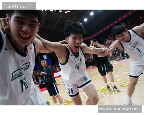 聚焦篮球巨星成长轨迹与赛场精神全面观察与深度解析其影响力趋势